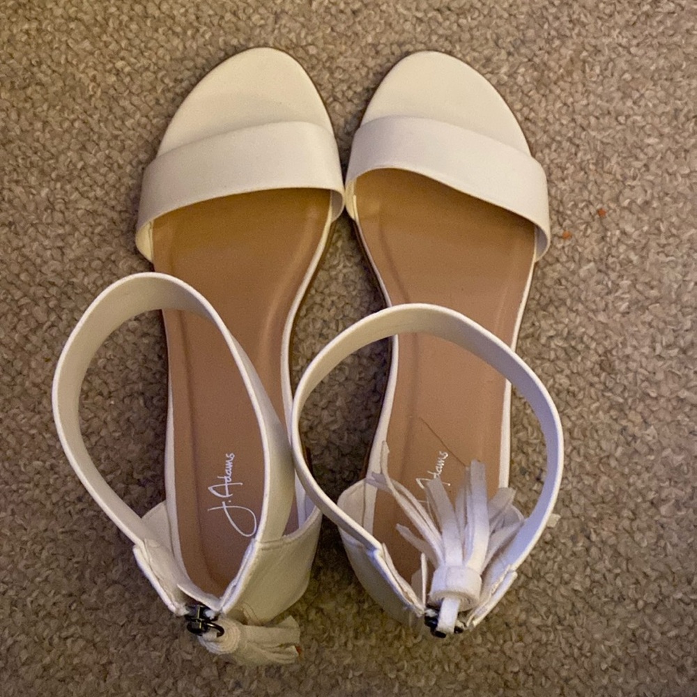 White sandal with tassel